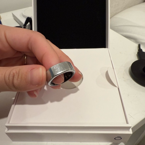 Oura Ring - Picture 3 of 5